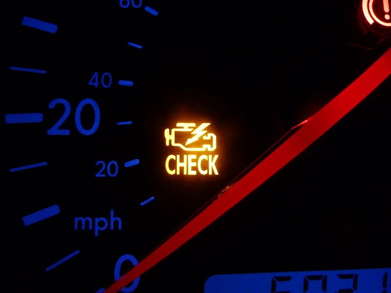 Как реагируют водители на лампу Check Engine