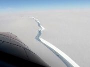 От Антарктиды откололся гигантский айсберг