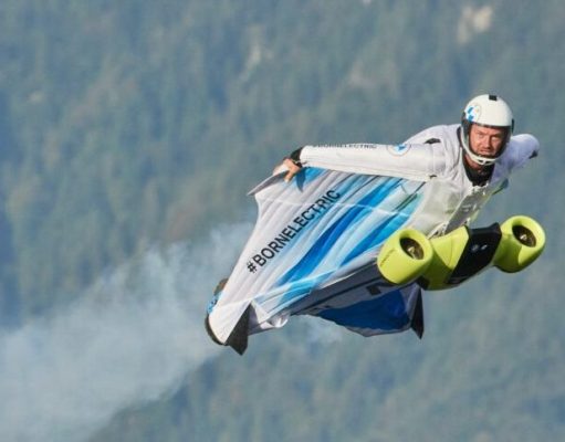 Этот костюм-крыло может развивать скорость до 300 км/ч!