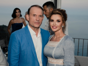 «Какой же Вы светлый человек!!! Дай Вам Бог сил и терпения во всех Ваших начинаниях»: Марченко в новой серии «Паломницы» показала редкие кадры с венчания с Медведчуком