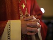 Католическая церковь Франции выплатит компенсации жертвам священников-педофилов