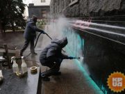 Послесловие к митингу: кому придется отмываться после дебоша на Банковой