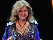 «Стучал в стену и ходил в одном полотенце»: Цыганова рассказала о домогательствах со стороны Кобзона