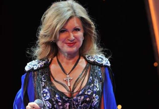 «Стучал в стену и ходил в одном полотенце»: Цыганова рассказала о домогательствах со стороны Кобзона