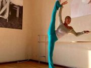 «Ей срочно требуется помощь»: пользователи прокомментировали странное появление Волочковой на публике