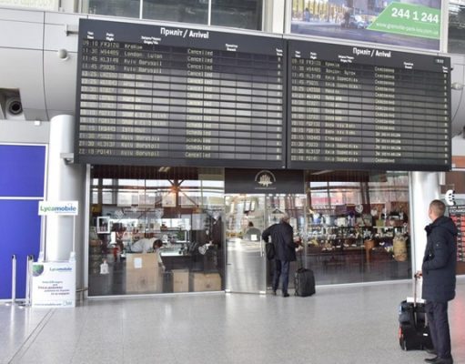 Как вернуть деньги за отмененный рейс, если авиакомпания месяцами тянет время