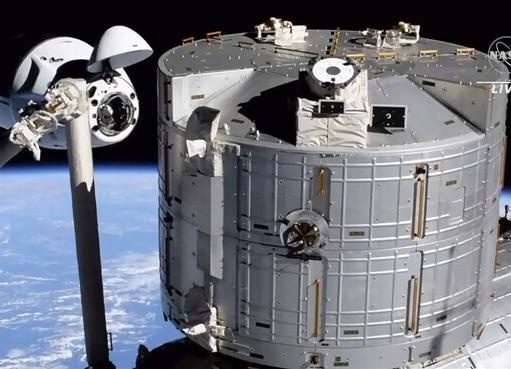 Корабль Crew Dragon успешно пристыковался к МКС