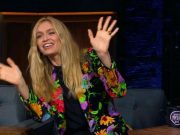 «Красота в душе — красота снаружи»: Вера Брежнева поделилась пляжным селфи, засветив полуголую грудь