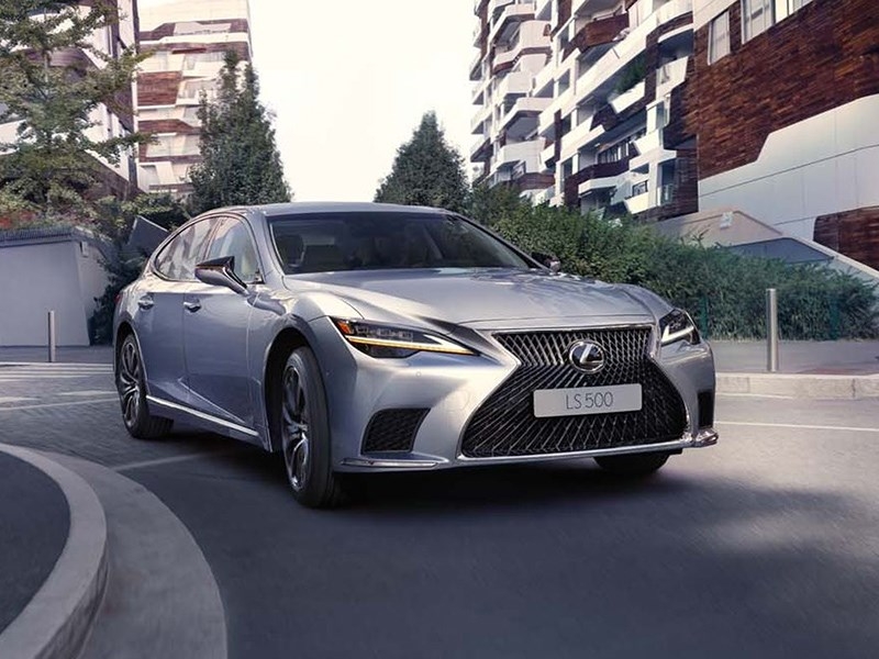 Lexus обновил российский LS