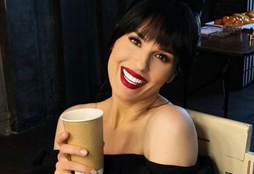 «Пресс заплыл, зад сполз, «за бочок» могу ущипнуть себя по всему своему периметру»: Ефросинина продемонстрировала свою фигуру в топе, при этом пожаловавшись на ее несовершенство