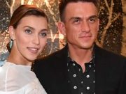 Регина Тодоренко показала видео, где прервала процесс нанесения макияжа, из-за того, что муж довел ее до слез