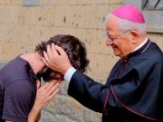 В Италии священник влюбился и попрощался с рясой во время воскресной мессы