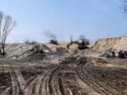 В Киеве мужчина незаконно продавал добытый песок из пролива Десенка