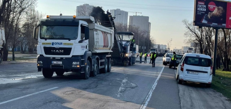 В Киеве начали ремонт Окружной дороги. Фото