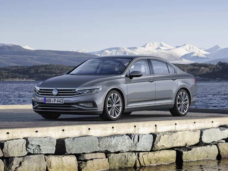 В моторную гамму Volkswagen Passat вернули двухлитровый агрегат