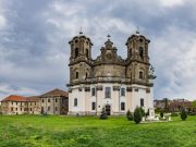 Волонтеры, спасающие уникальный костел: Таких храмов всего два: один в Прикарпатье, второй в Италии