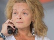 «Зачем вам фотошоп? На вас это не похоже», «Выглядите как никогда, правда, как никогда не выглядели»: Долина поделилась новым фото, похваставшись помолодевшим лицом и тонкой талией