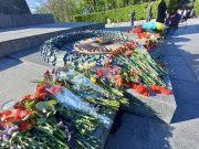 Как Украина отмечает День победы: киевляне возложили цветы в парке Вечной Славы