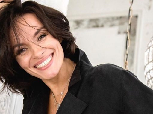 Мейхер похвасталась изящной фигурой в сексуальном боди и на пуантах. Фото