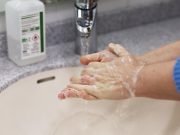 Мытье рук на треть снижает риск заражения коронавирусом