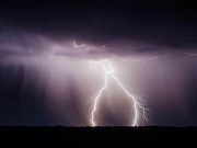 Штормовое предупреждение: Украину зальет дождями, жары до лета не будет