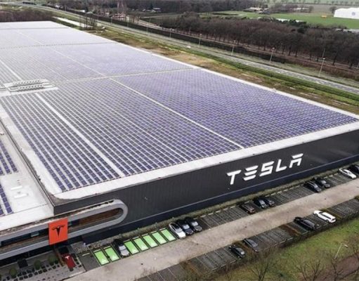 Tesla официально едет в Россию