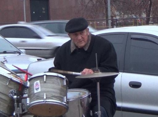 В Донецке умер один из легендарных Дедов-рокеров