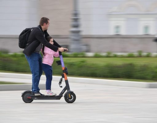 А как у них: за границей у самокатчиков — велодорожки, ПДД и суровые штрафы
