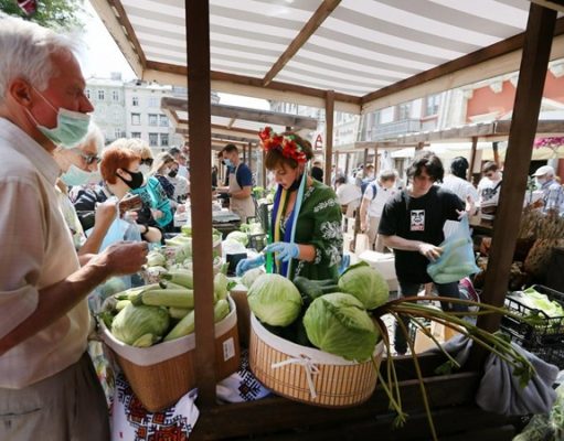 Дорогу кабачкам и картошке: почем летнее меню для народа