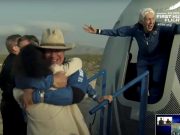 Джефф Безос побывал в космосе — на земле его встретили с шампанским и аплодисментами