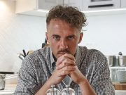 Евгений Клопотенко показал, как приготовить лучшие в мире котлеты для идеального бургера