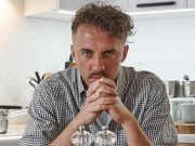 Евгений Клопотенко показал, как сделать вкуснейший завтрак — паштет из мяса с черносливом