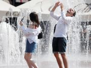 Лето в городе: как одеться, чтобы не задохнуться