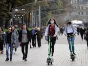 Украинский суд решил: самокат — это транспортное средство, и ему не место на тротуаре