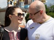 Дмитрий Гордон покатался на яхте со своей супругой и детьми. Фото