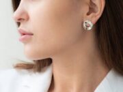 Серебряные серьги гвоздики: как выбрать, с чем носить