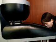 Экран, который нужно лизать, чтобы почувствовать виртуальный вкус