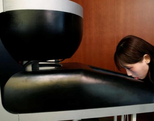 Экран, который нужно лизать, чтобы почувствовать виртуальный вкус