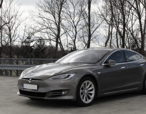 Tesla проезжает 1200 км на одной зарядке благодаря экспериментальной батарее