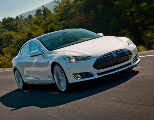 Страховщики США ограничивают Tesla в возможностях.