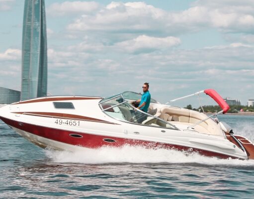 Как выбрать катер в аренду: особенности услуги