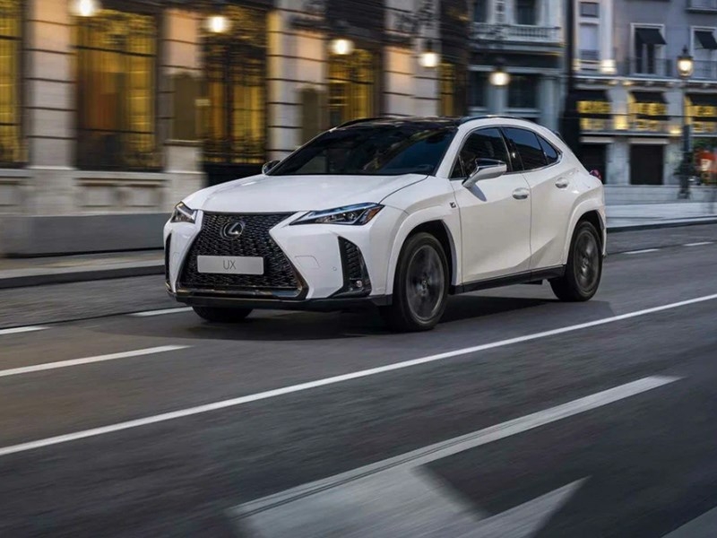 Представлен обновленный Lexus UX