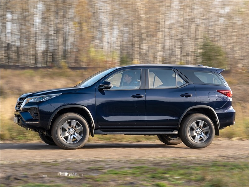 Toyota Fortuner станет гибридом