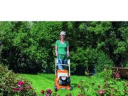 Бензиновая газонокосилка с приводом или без — какую выбрать?