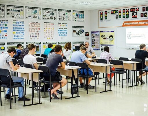 В России заработали новые учебные программы в автошколах