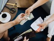 Как научиться легко расставаться с деньгами