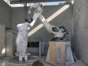 Робот-скульптор, способный создавать произведения из мрамора