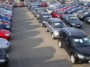 Россияне бросились скупать подержанные автомобили
