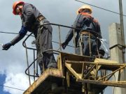 Повреждены тепловые и гидроэлектростанции: в Украине ввели графики отключений света после ночного обстрела