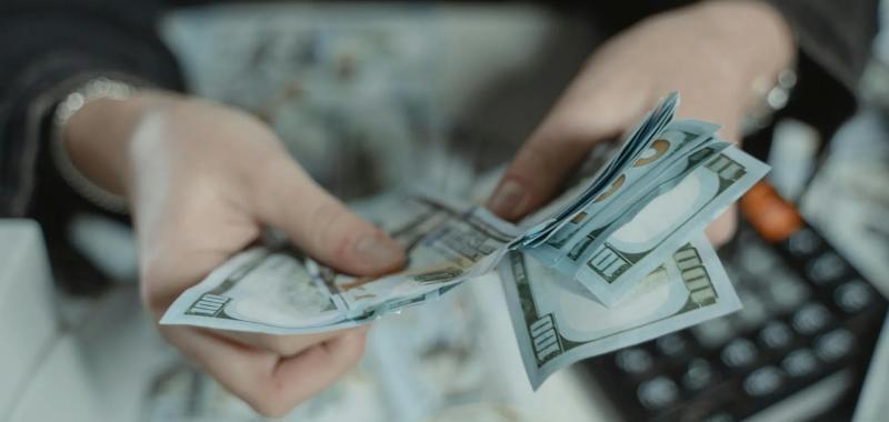 В Украине готовятся переписывать курс доллара: что будет в банках и обменниках через несколько дней